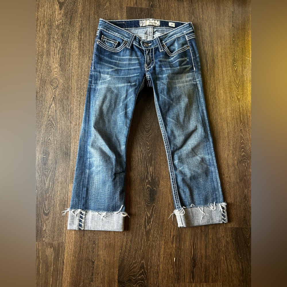 BKE Women's Medium Blue Washed Denim Jeans cropped fray